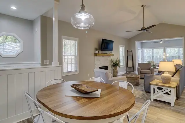 Dining area at The Links 14B